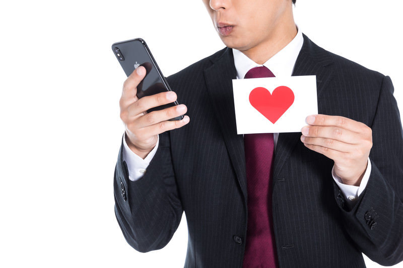職場での好意、バレバレ男性の心理と行動とは？